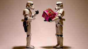 stormtroopers-with-a-christmas-present-10983-1024x576.jpg